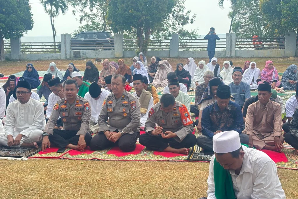 Batam Dilanda Kekeringan, Polisi dan Warga Salat Istisqa Mohon Hujan