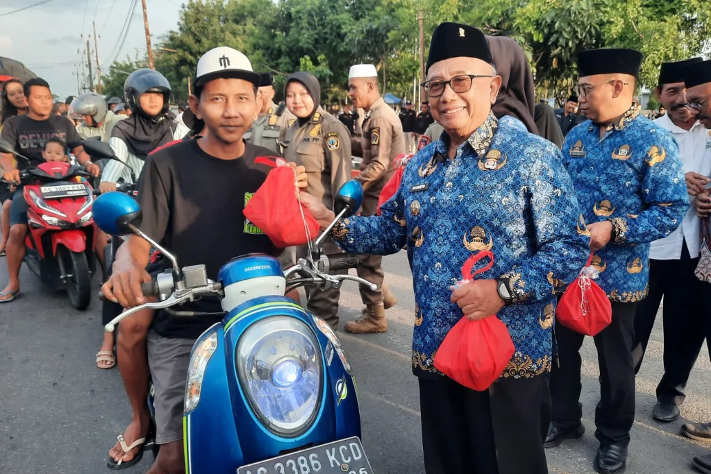 Bupati Blitar Bagikan 7200 Takjil, Pesan Penting Jelang Idul Fitri