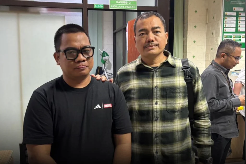 Jaksa Gadungan Ditangkap Kejati Jabar, Tipu Wanita Janji Nikah Prewedding Pakai Seragam Palsu Jaksa Gadungan Ditangkap Kejati Jabar, Tipu Wanita Janji Nikah Prewedding Pakai Seragam Palsu