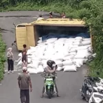 Kerusakan Jalan Talang Ratu Picu Kecelakaan Truk, Warga Resah