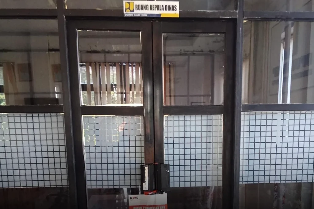 KPK Geledah Rumah Bupati Rejang Lebong Hingga Rumah Kadis PUPR, Temukan Rp1 Miliar Tunai