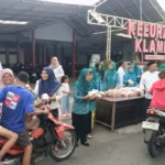 Lurah Klampok dan TP PKK Bagikan 1000 Takjil Gratis, Pererat Silaturahmi Ramadan di Blitar