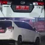 Mobil Dinas Parkir di Depan Warung Remang-remang Saat Malam Takbiran, Pejabat: Lagi Pembinaan Pedagang