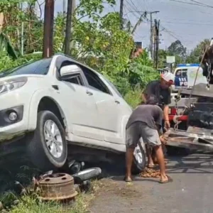 Mobil Terios Tabrak Ojol, Korban Luka Berat Dilarikan ke RS