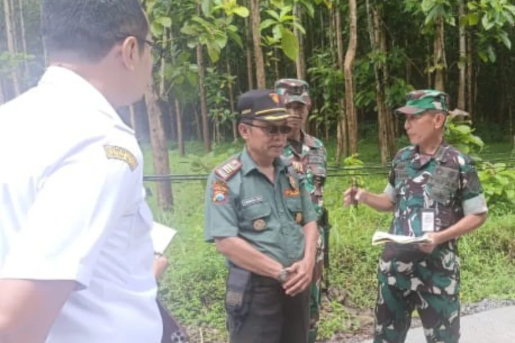 Perhutani Blitar Dampingi Kemenhan Cek Lahan Markas TNI