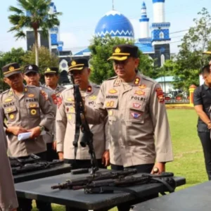Polres Lebong Tarik Senpi Dinas, Kini Hanya Satu Personel Penuhi Syarat Polres Lebong Tarik Senpi Dinas, Kini Hanya Satu Personel Penuhi Syarat