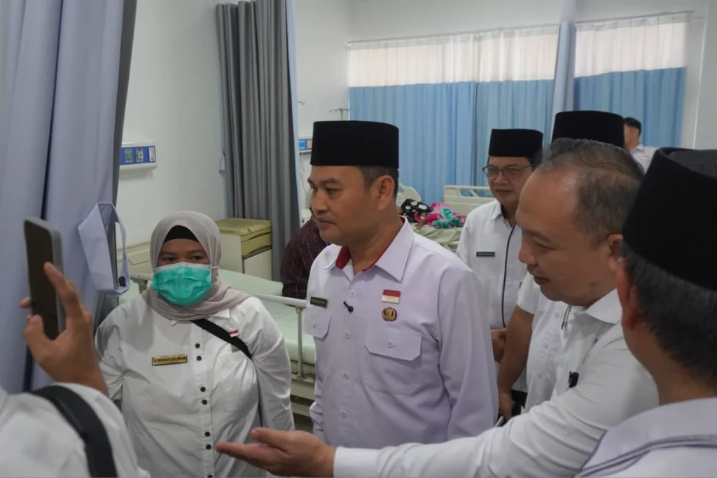 Sidak RSUD M Yunus: Sekda Geram, Antrean Menumpuk dan Sampah Berserakan Sidak RSUD M Yunus: Sekda Geram, Antrean Menumpuk dan Sampah Berserakan