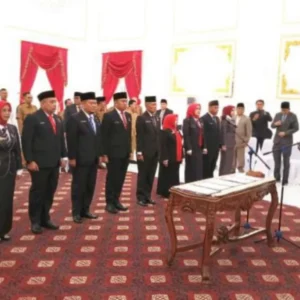 10 Pejabat Pemkot Bengkulu Dilantik: Satu Komado