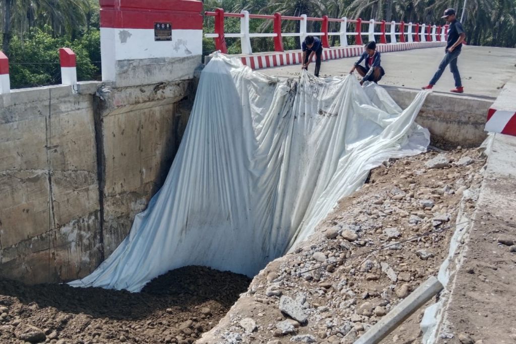 Ambruknya Jembatan Matan Diduga Karena Material Campur Akar Sawit, Status Bencana Tidak Pernah Terbit