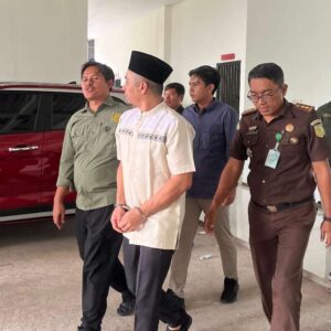 Akhir Pelarian Lolik Eriadi: Buron Tambang Ilegal Seluma Diringkus di Rumahnya