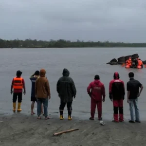Cuaca Buruk Tenggelamkan Kapal Nelayan di Pantai Pasir Putih Bengkulu, 1 Belum Ditemukan Cuaca Buruk Tenggelamkan Kapal Nelayan di Pantai Pasir Putih Bengkulu, 1 Belum Ditemukan