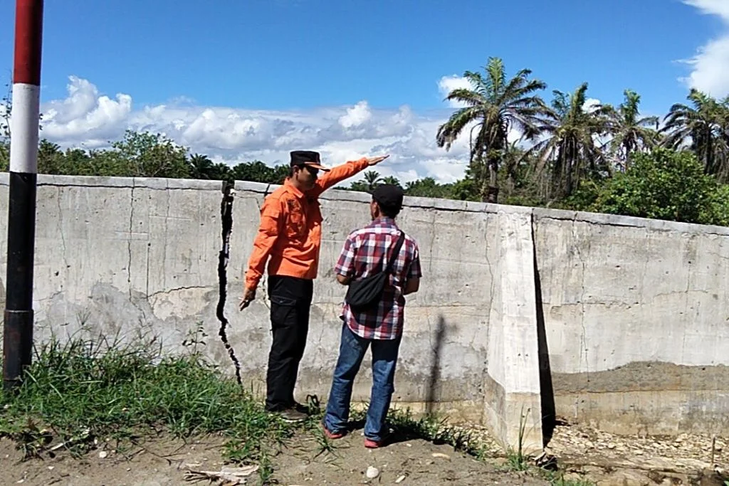 Jembatan 16 Miliar Ambruk Dalam Waktu Dua Bulan, BPBD dan Kontraktor Bungkam
