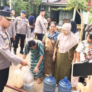 Kapolda Bengkulu Turun Tangan Bantu Ribuan Warga Terdampak Banjir di Kabupaten Lebong