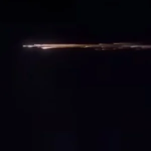 Objek Misterius Melintas di Langit Bengkulu, Picu Spekulasi Meteor atau Roket