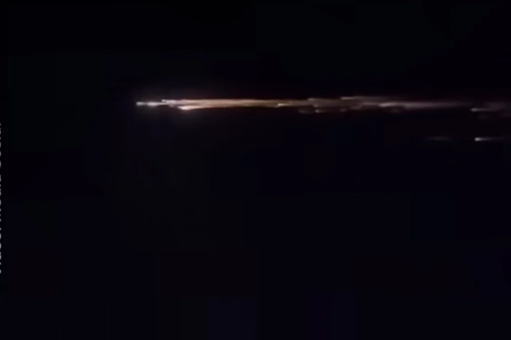 Objek Misterius Melintas di Langit Bengkulu, Picu Spekulasi Meteor atau Roket