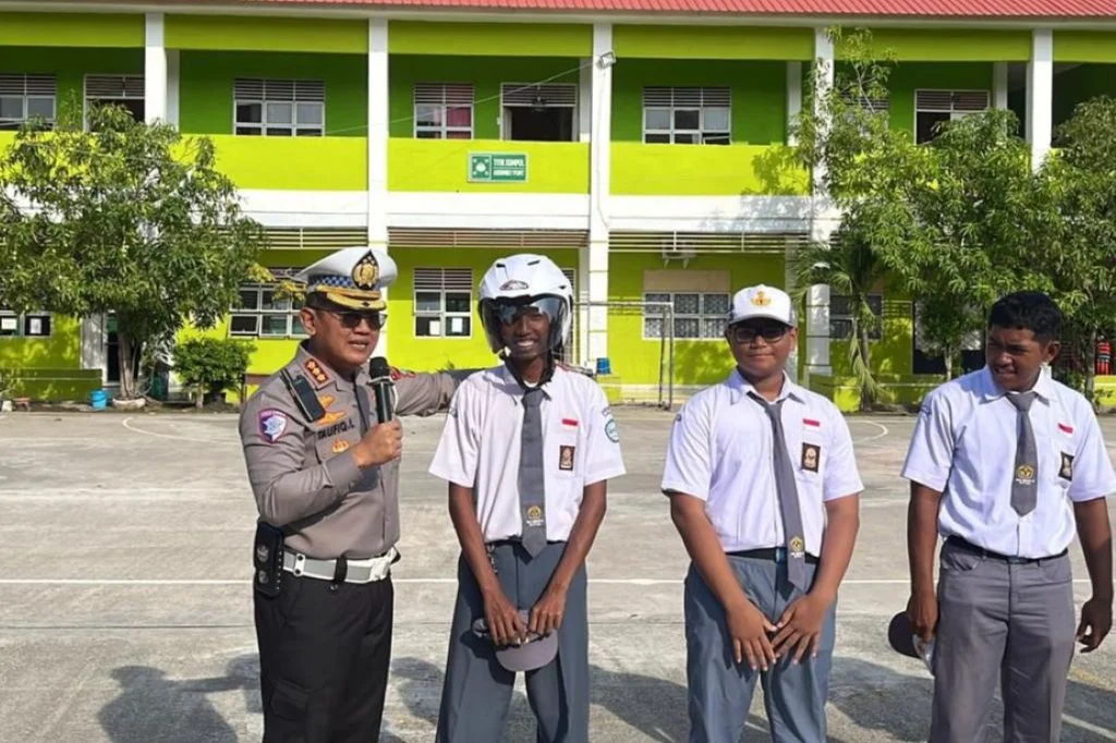 Police Goes To School: Ditlantas Polda Kepri Ajak Siswa Jadi Pelopor Keselamatan Berlalu Lintas