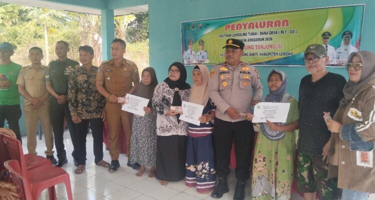 Camat Lebong Sakti Pastikan BLT Desa Ujung Tanjung III Tepat Sasaran Camat Lebong Sakti Pastikan BLT Desa Ujung Tanjung III Tepat Sasaran