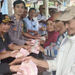 Delapan KPM Talang Donok Terima BLT Dana Desa Lima Bulan