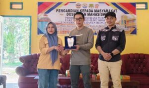 Dukung Wisata Berkelanjutan, Prodi Administrasi Publik Unived Tanam Pohon Cemara di Kungkai Baru