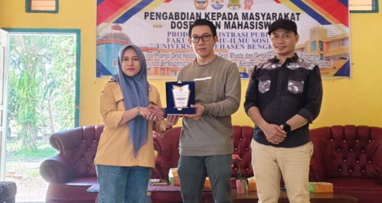 Dukung Wisata Berkelanjutan, Prodi Administrasi Publik Unived Tanam Pohon Cemara di Kungkai Baru