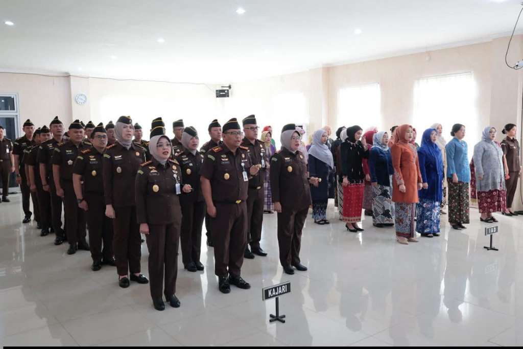 Kajati Bengkulu Lantik Rolly Manampiring Sebagai Asisten Intelijen Baru