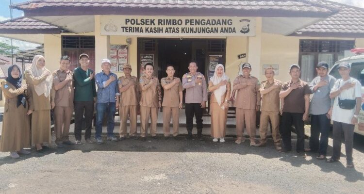 Kapolsek Rimbo Pengadang Perkuat Sinergi dengan Kepala Desa dan Camat