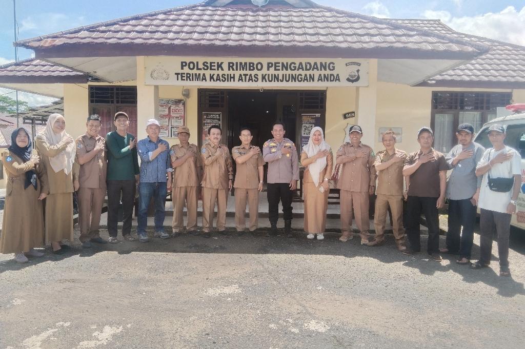 Kapolsek Rimbo Pengadang Perkuat Sinergi dengan Kepala Desa dan Camat