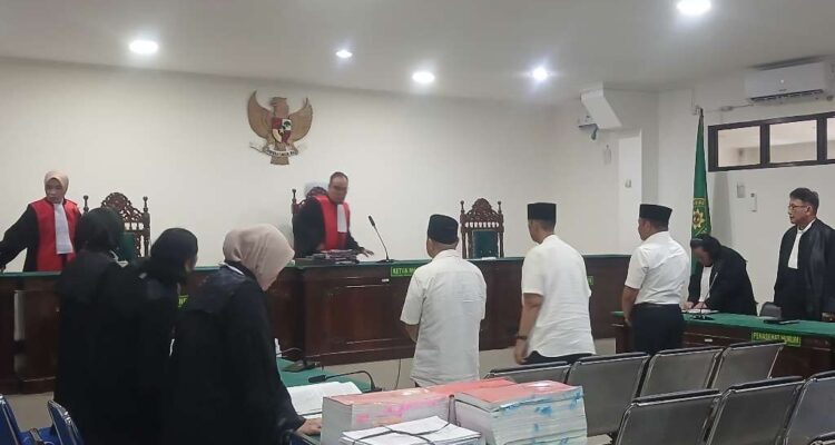 Mantan Dirut PDAM Tirta Hidayah Samsu Bahari Dituntut 8 Tahun Penjara Mantan Dirut PDAM Tirta Hidayah Samsu Bahari Dituntut 8 Tahun Penjara