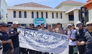 Massa FABB Pertanyakan Alasan Hakim Tak Hadirkan Mantan Wali Kota dalam Kasus PDAM Massa FABB Pertanyakan Alasan Hakim Tak Hadirkan Mantan Wali Kota dalam Kasus PDAM