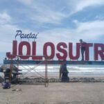 Pantai Jolosutro Menjadi Destinasi Wisata Perhutani Unggulan di Pesisir Blitar