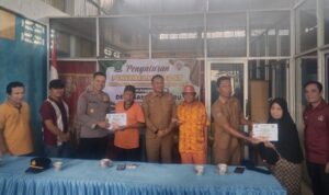 Pemdes Gandung Baru Bagikan BLT, Warga Diminta Gunakan dengan Bijak