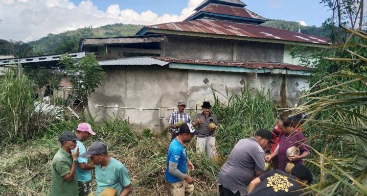 Pemdes Talang Baru II Hidupkan Semangat Gotong Royong di Hari Jumat