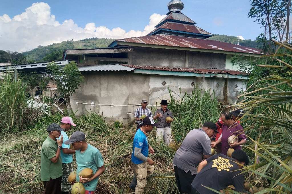 Pemdes Talang Baru II Hidupkan Semangat Gotong Royong di Hari Jumat