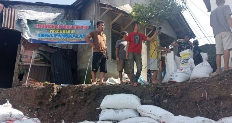 Pjs Kades Pangkalan Apresiasi Gotong Royong Warga Bantu Korban Banjir