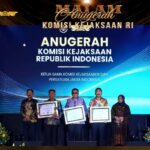 Sabet Penghargaan Terbaik III Nasional dari Komjak RI, Kajati Bengkulu Minta Jajaran Genjot Kinerja Sabet Penghargaan Terbaik III Nasional dari Komjak RI, Kajati Bengkulu Minta Jajaran Genjot Kinerja