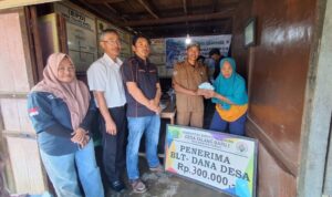 Sembilan KPM Desa Talang Baru I Terima BLT Rp1,2 Juta Sembilan KPM Desa Talang Baru I Terima BLT Rp1,2 Juta