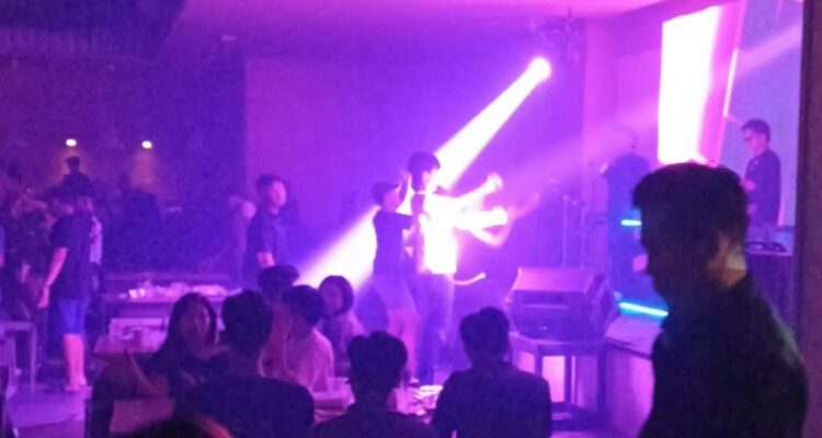 Tengah Malam, Bika Cafe Berubah Layaknya Bar, Ditemukan Banyak Remaja