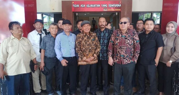 Belasan Advokat Laporkan Gubernur Bengkulu ke Polda Terkait Kasus Suap THL PDAM Belasan Advokat Laporkan Gubernur Bengkulu ke Polda Terkait Kasus Suap THL PDAM