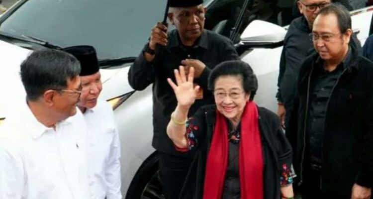 Bulan Bung Karno, Megawati Ziarah ke Makam Bung Karno dan Resmikan Renovasi Istana Gebang Rp4,1 Miliar Bulan Bung Karno, Megawati Ziarah ke Makam Bung Karno dan Resmikan Renovasi Istana Gebang Rp4,1 Miliar