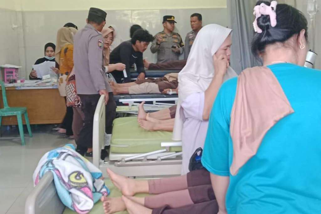 Ditengah Skandal BGN Pusat, Hari Ini di Bengkulu 7 Siswa SD Diduga Keracunan Menu MBG Naik Jadi 16 Orang Diduga Keracunan Menu MBG di Kepahiang, Dapur SPPG Eks PJU Polda Bengkulu Disorot
