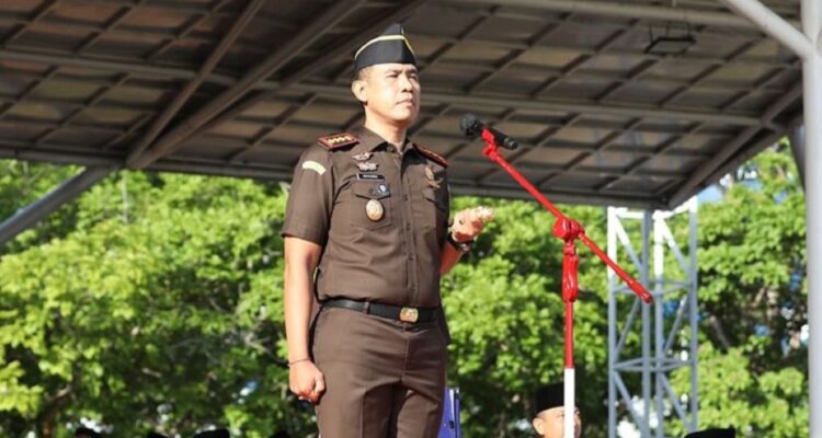Kajari Batam Pimpin Upacara 17 Hari Bulan, Tekankan Integritas dan Kolaborasi Forkopimda Kajari Batam Pimpin Upacara 17 Hari Bulan, Tekankan Integritas dan Kolaborasi Forkopimda