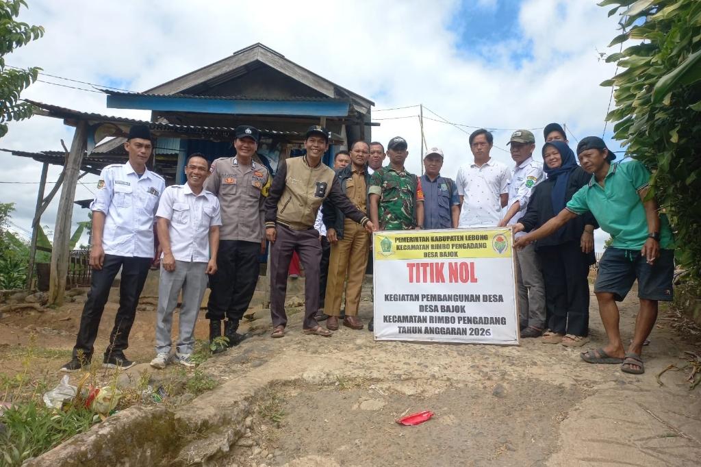 Pemdes Bajok Mulai Rehab Jalan Lingkungan