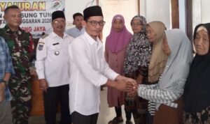 Pemdes Ketenong Jaya Salurkan BLT Enam Bulan untuk 30 KPM