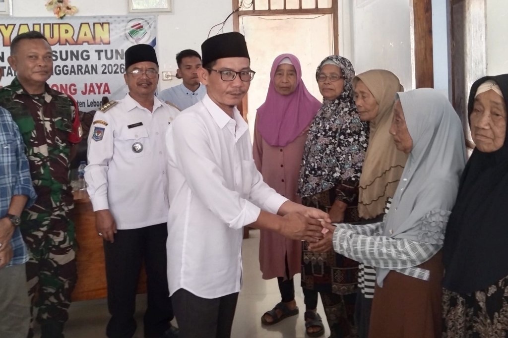 Pemdes Ketenong Jaya Salurkan BLT Enam Bulan untuk 30 KPM