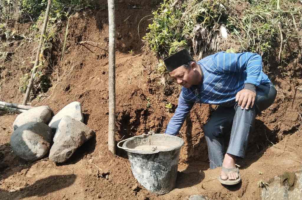 Pemdes Mangkurajo Mulai Pembangunan Pelapis Tebing di Dusun II