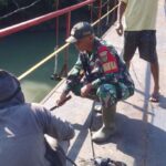 Anggota TNI Kodim 0425/Seluma Terlibat langsung dalam percepatan Konoktovitas Antar Desa. (doc)