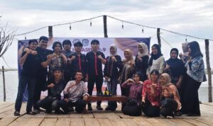 Rekor 150 Peserta, HIMASEL Tanam 100 Cemara Laut di HUT ke-9 dan Diksar VIII Rekor 150 Peserta, HIMASEL Tanam 100 Cemara Laut di HUT ke-9 dan Diksar VIII