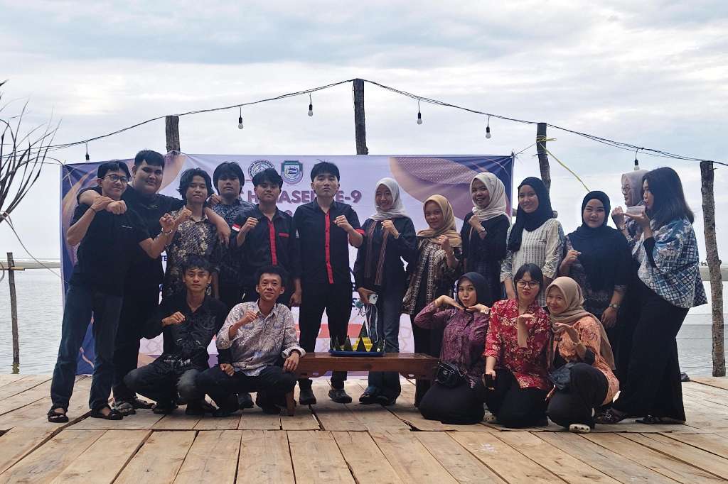 Rekor 150 Peserta, HIMASEL Tanam 100 Cemara Laut di HUT ke-9 dan Diksar VIII