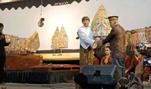 Sambut 1 Suro, Pemdes Tambakrejo Gelar Bersih Desa Berbalut Wayang Kulit dan Larung Sesaji