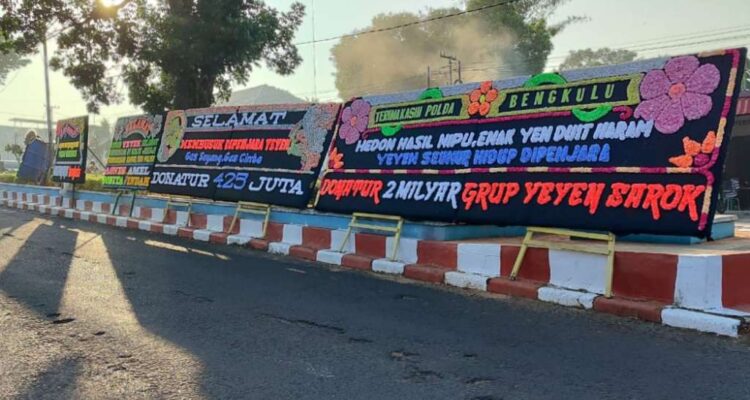 'Selamat Membusuk di Penjara', Polda Bengkulu Dibanjiri Papan Bunga Korban Cik Obooy